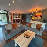 Domaine Heyen - Lakefront With Spacious Garden