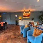Domaine Heyen - Lakefront With Spacious Garden Waimes
