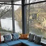 Vakantiehuis Domaine Heyen - Lakefront With Spacious Garden
