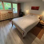 Hébergement de vacances Domaine Heyen - Lakefront With Spacious Garden Waimes