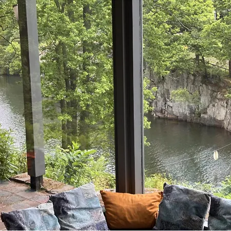 펜션 Domaine Heyen - Lakefront With Spacious Garden 와이메스